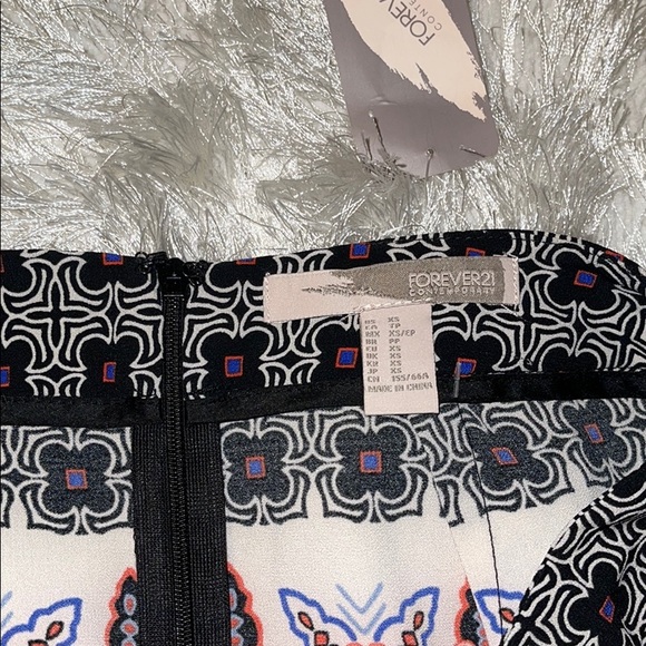 NWT Forever 21 Contemporary Scarf Print Knee Length Skirt XS/S - Picture 6 of 8